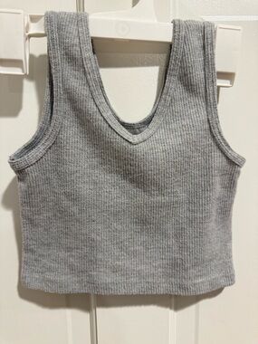 Girls' Ribbed V-Neck Cropped mTank Top in Light Gray